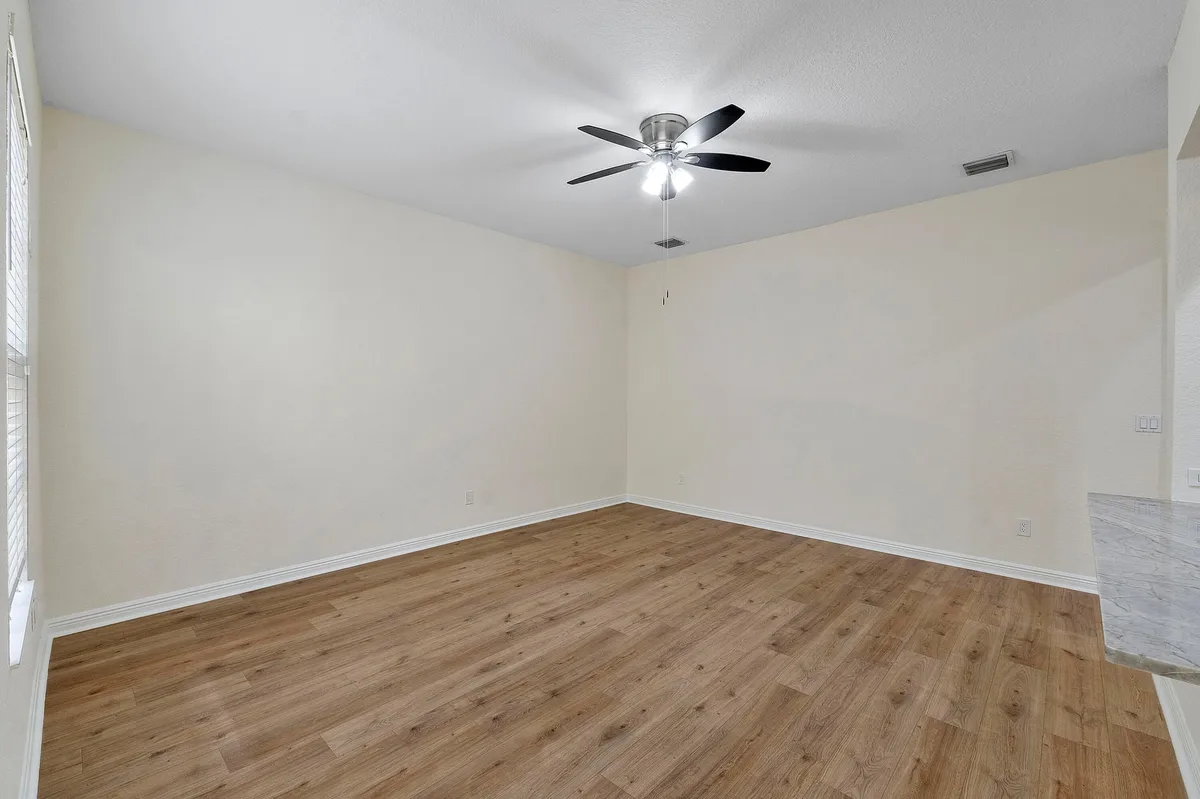 Residence photo 16