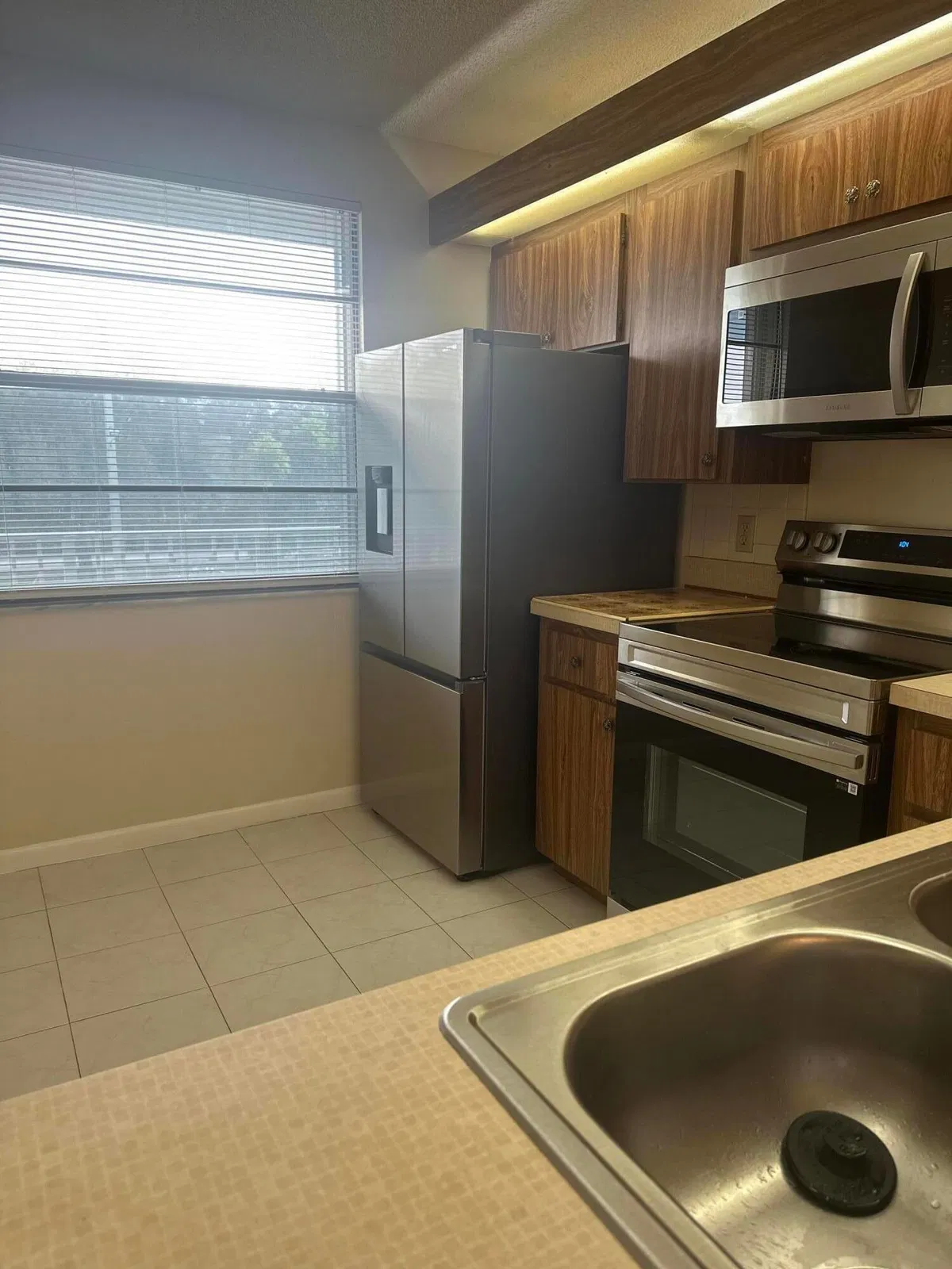 Unit 302 photo 4