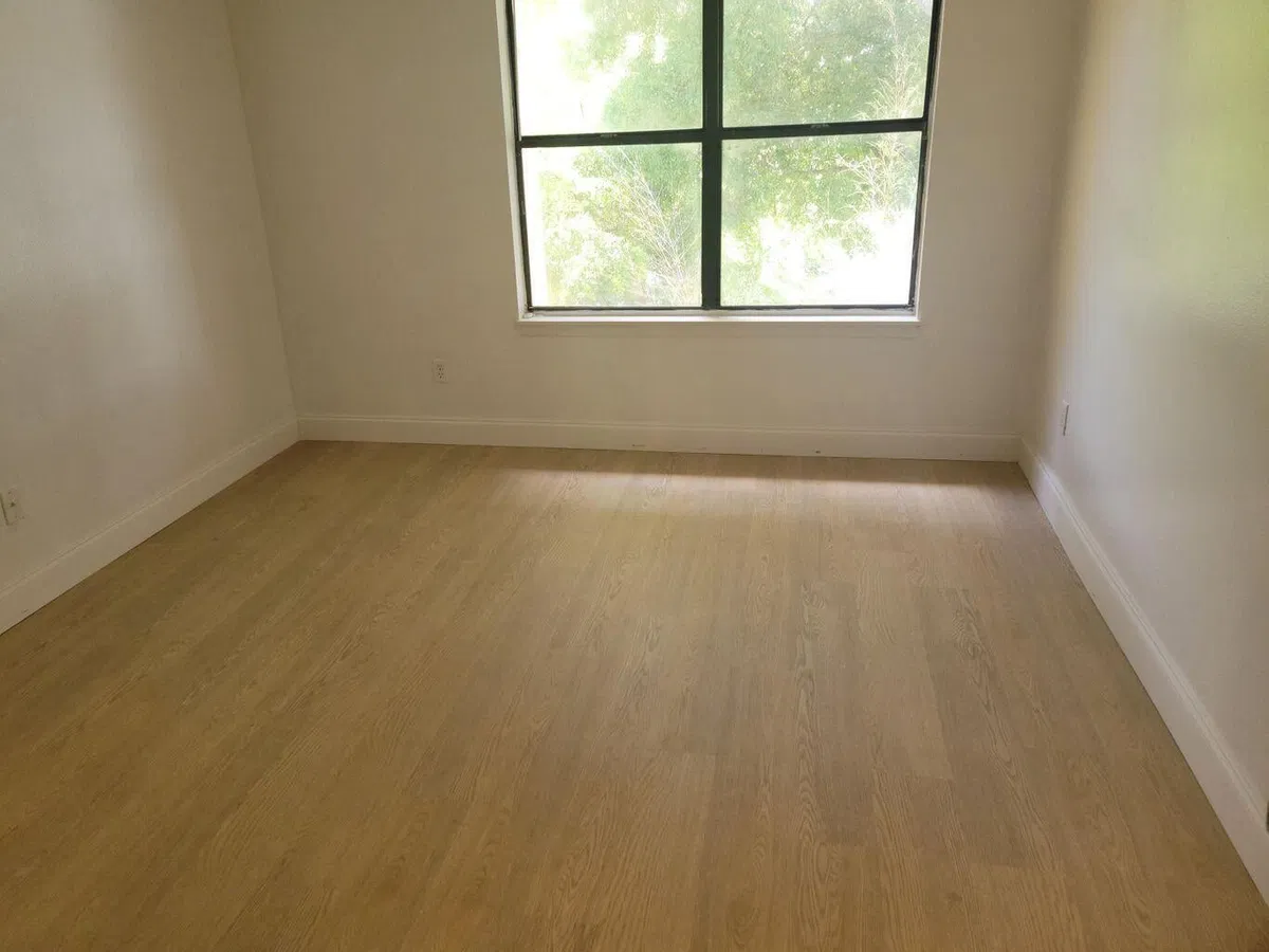 Unit 33 photo 4