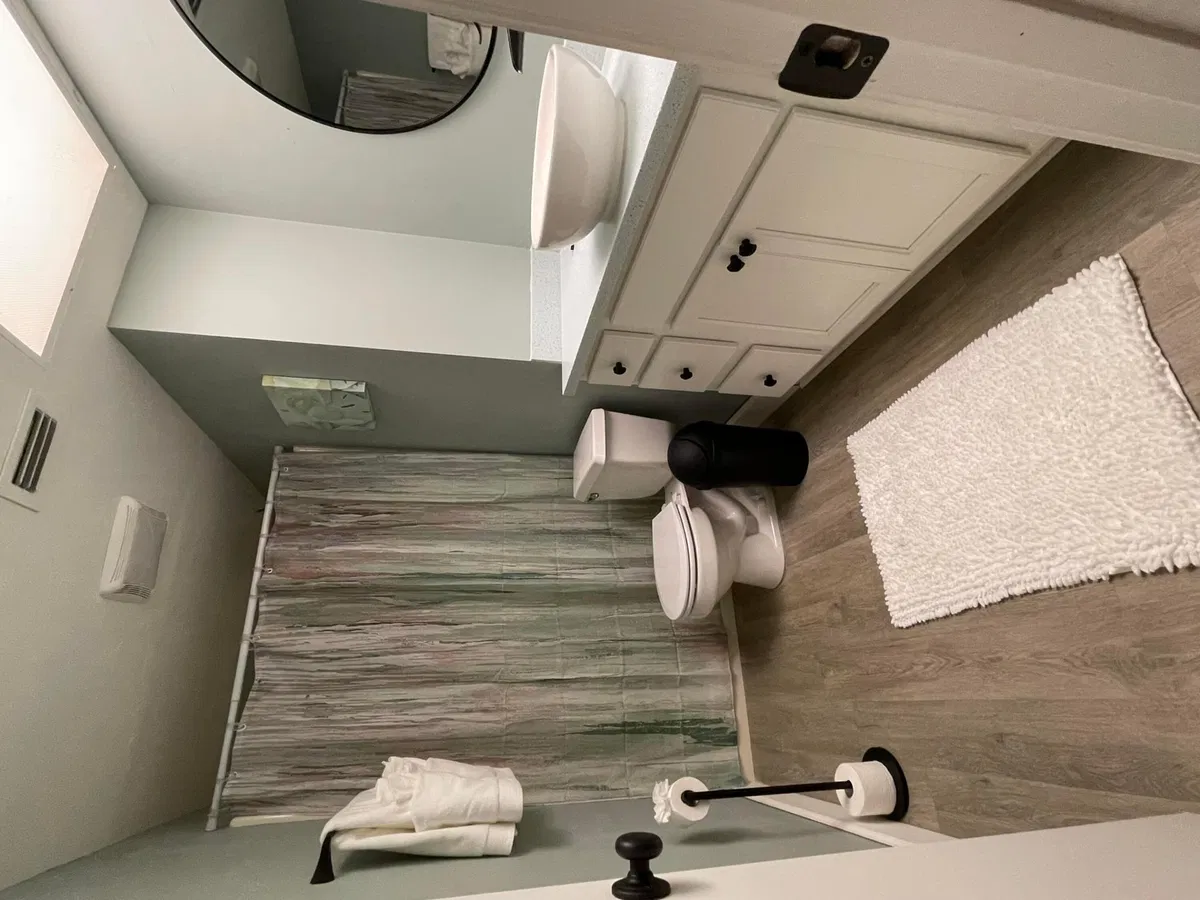 Unit E3 photo 16