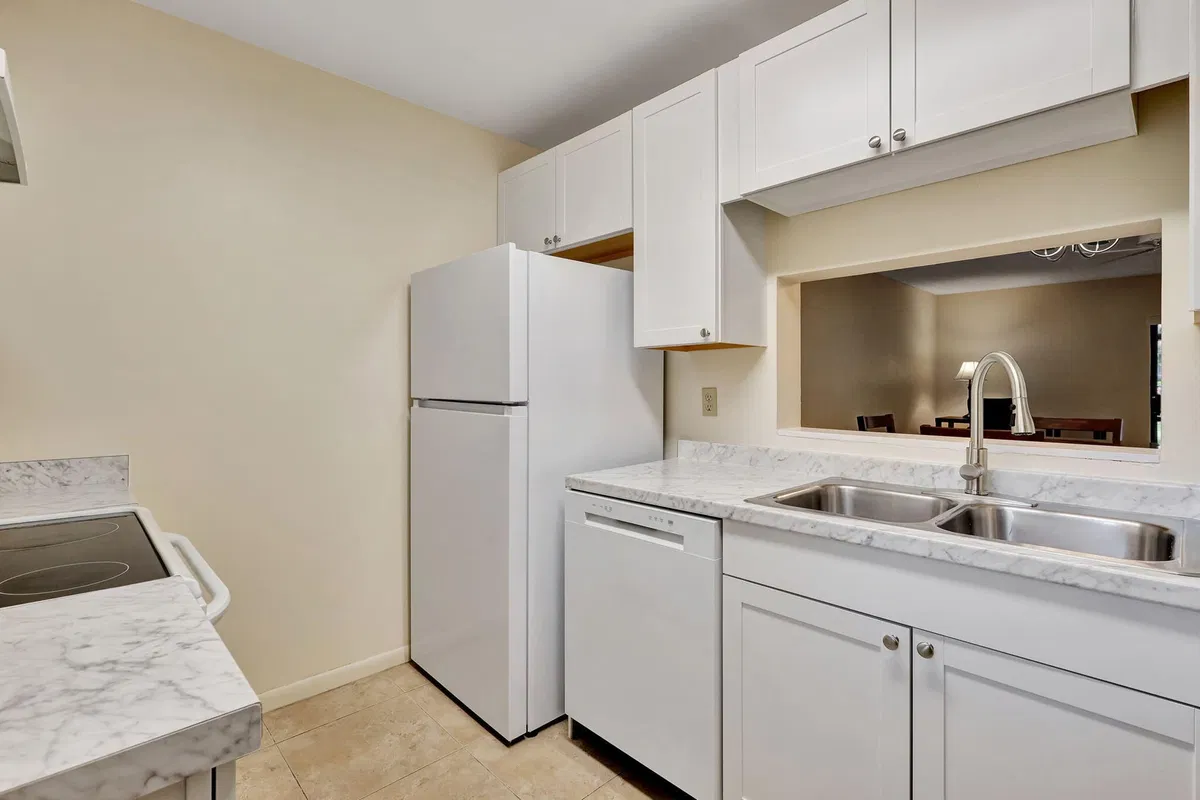 Unit 0103 photo 4