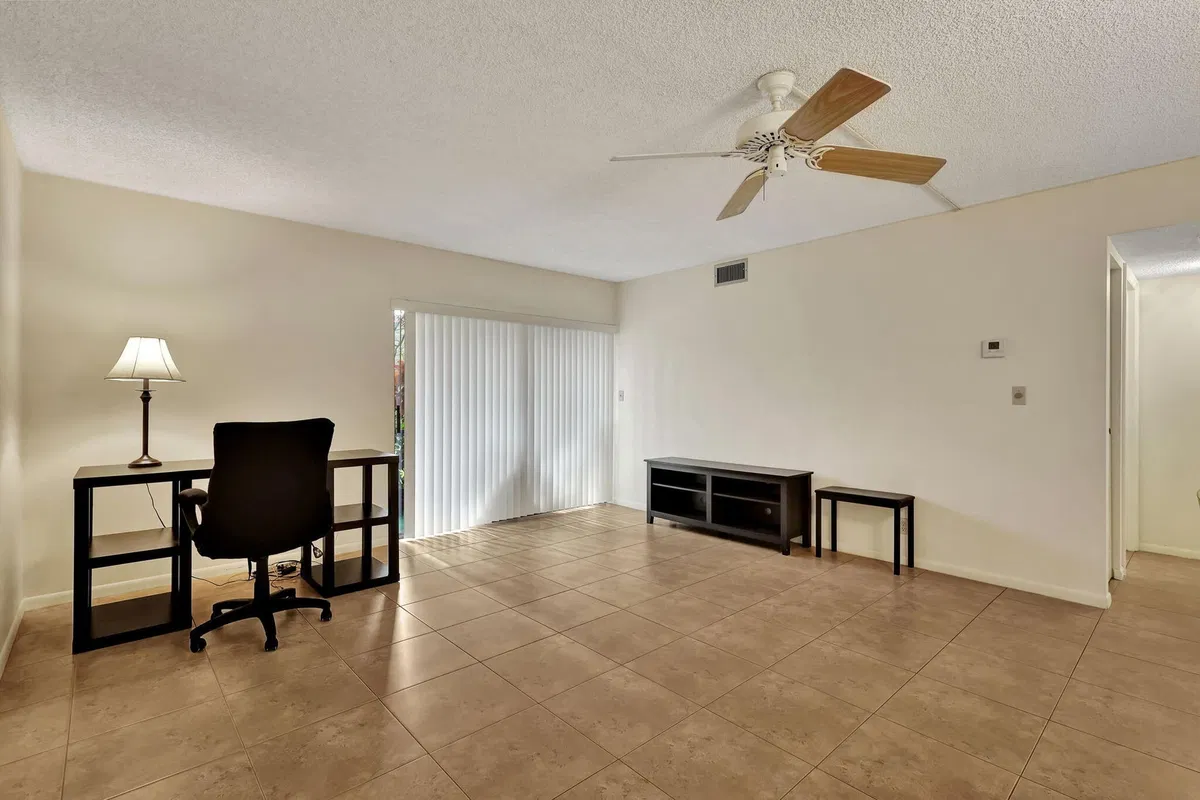 Unit 0103 photo 10