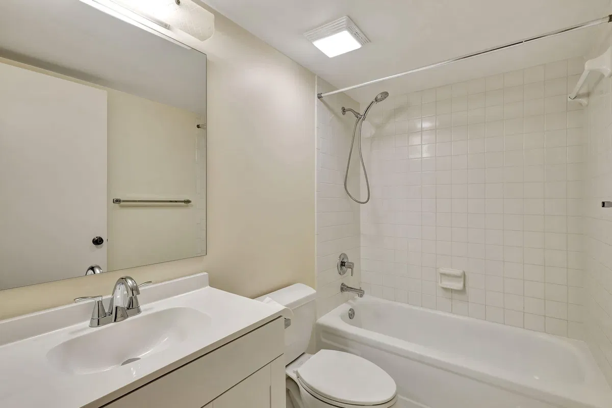 Unit 0103 photo 13