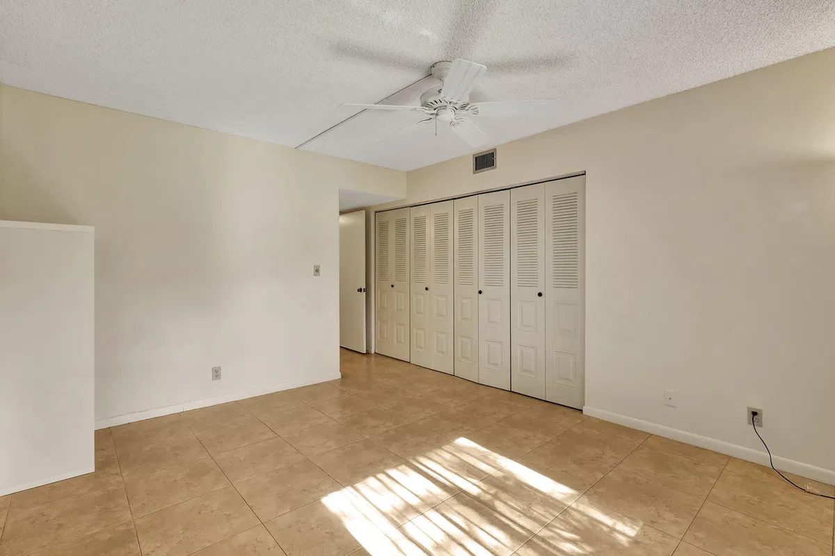 Unit 0103 photo 19