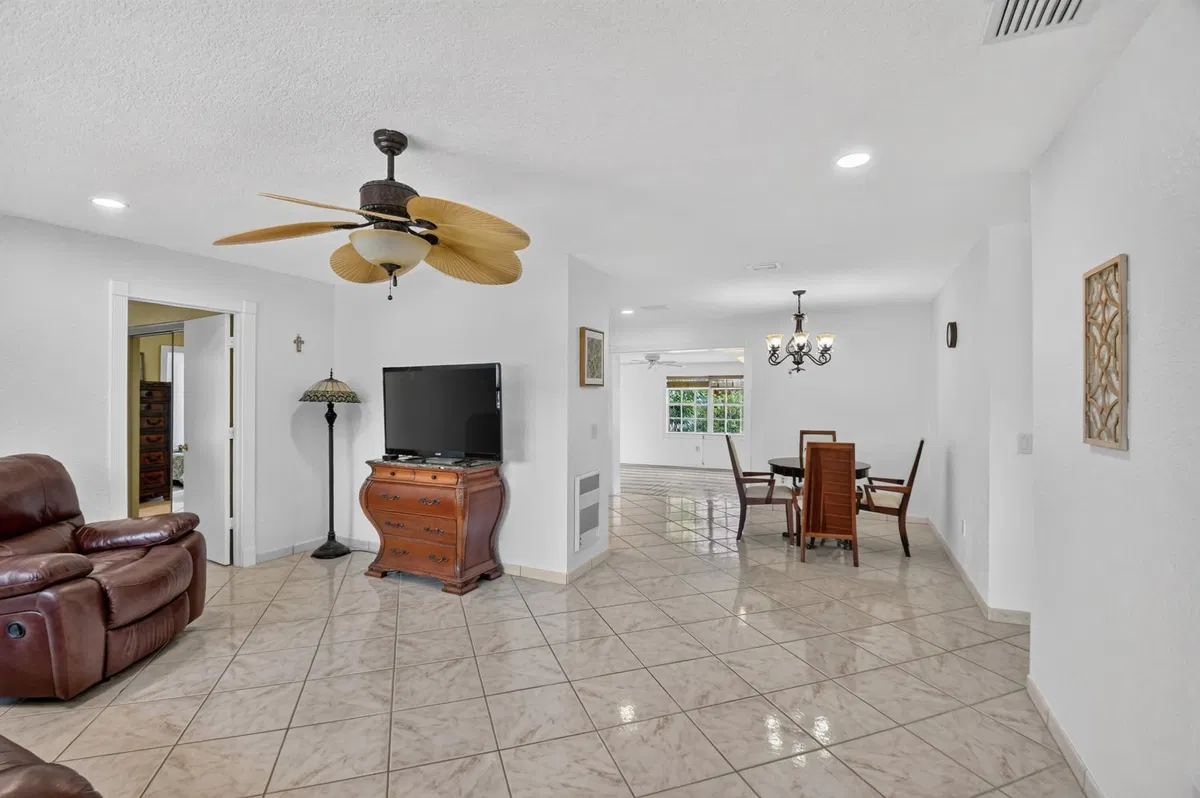 Residence photo 4