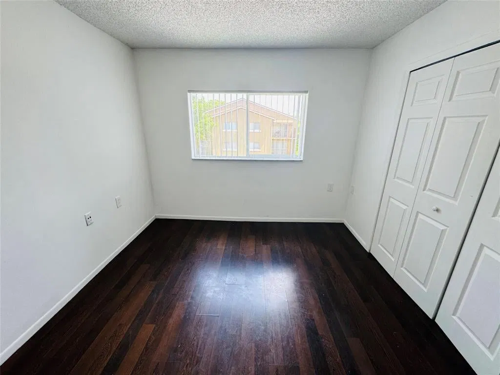 Unit 302 photo 4
