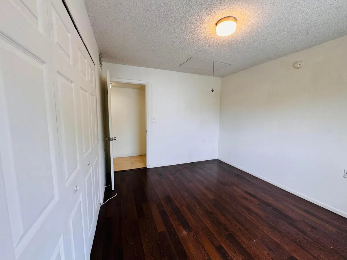 Unit 302 photo 16