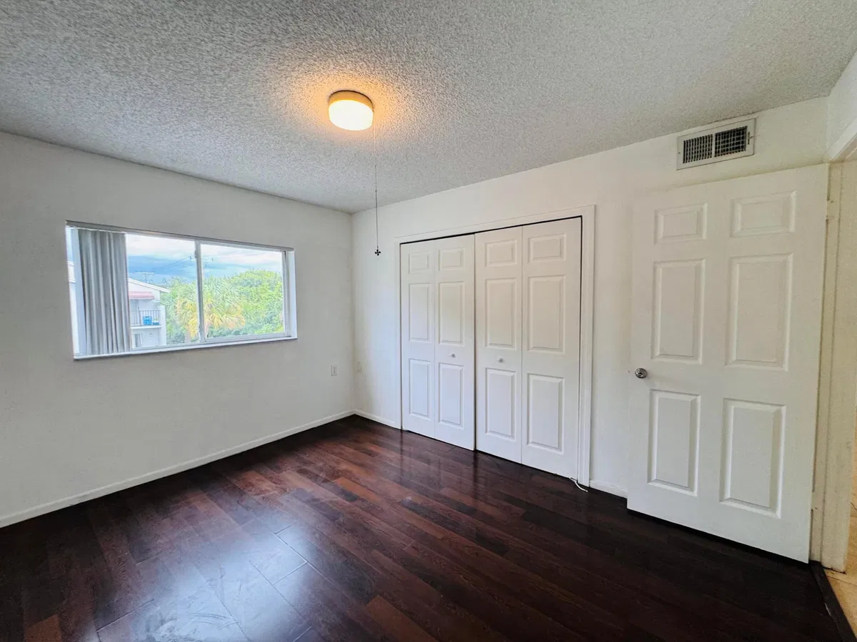 Unit 302 photo 19
