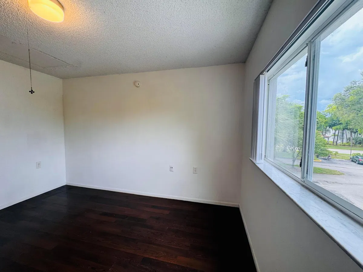 Unit 302 photo 22