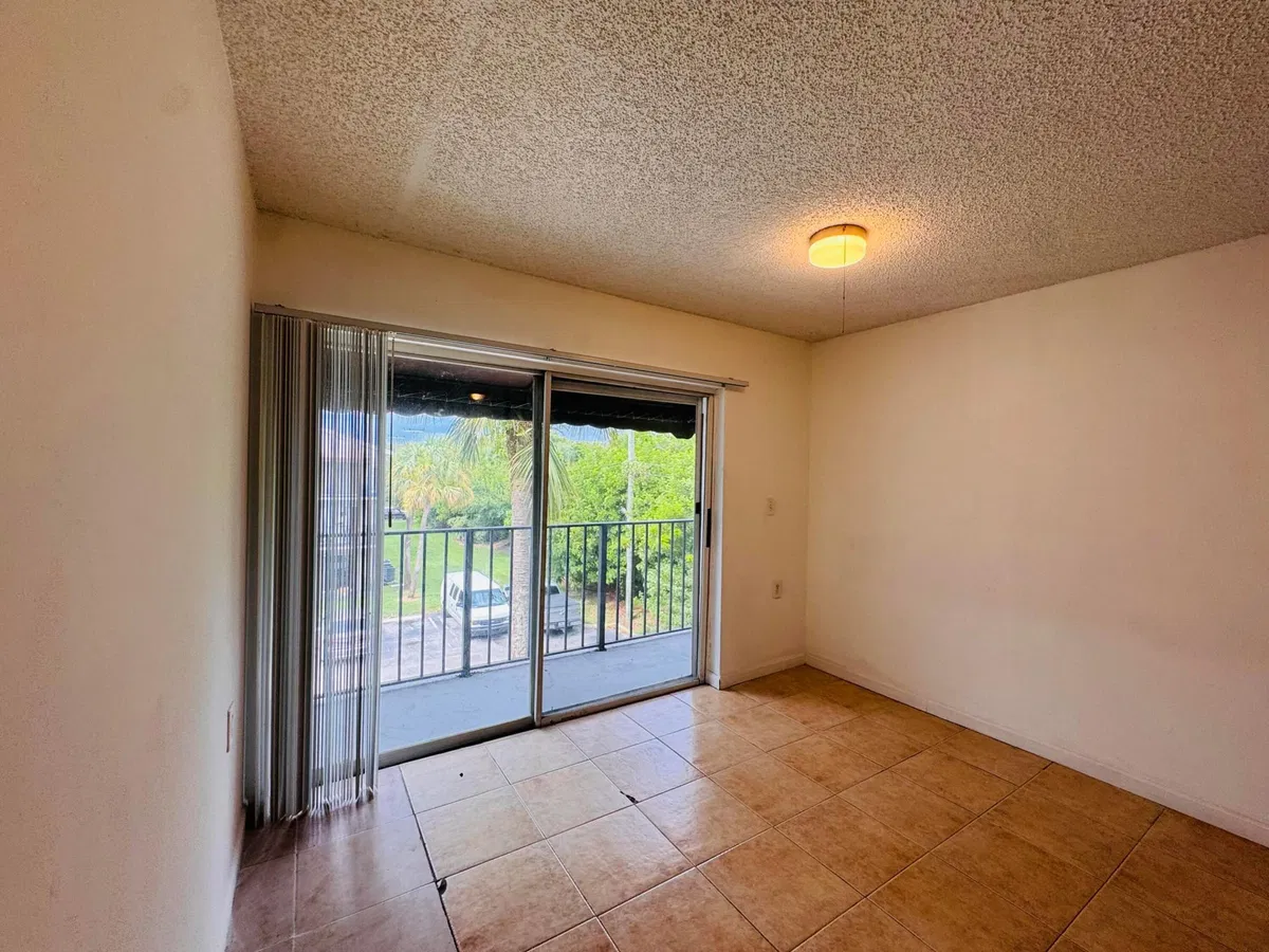 Unit 302 photo 28