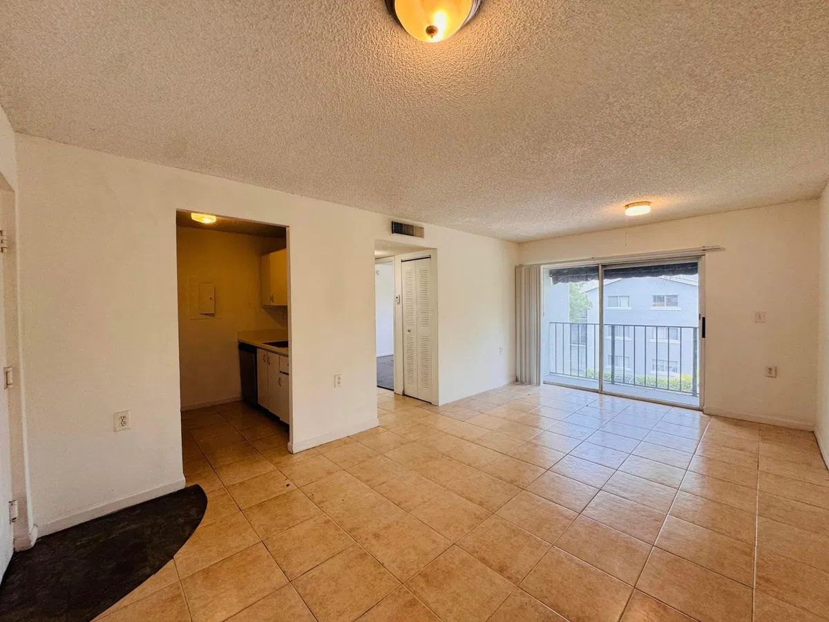 Unit 302 photo 40