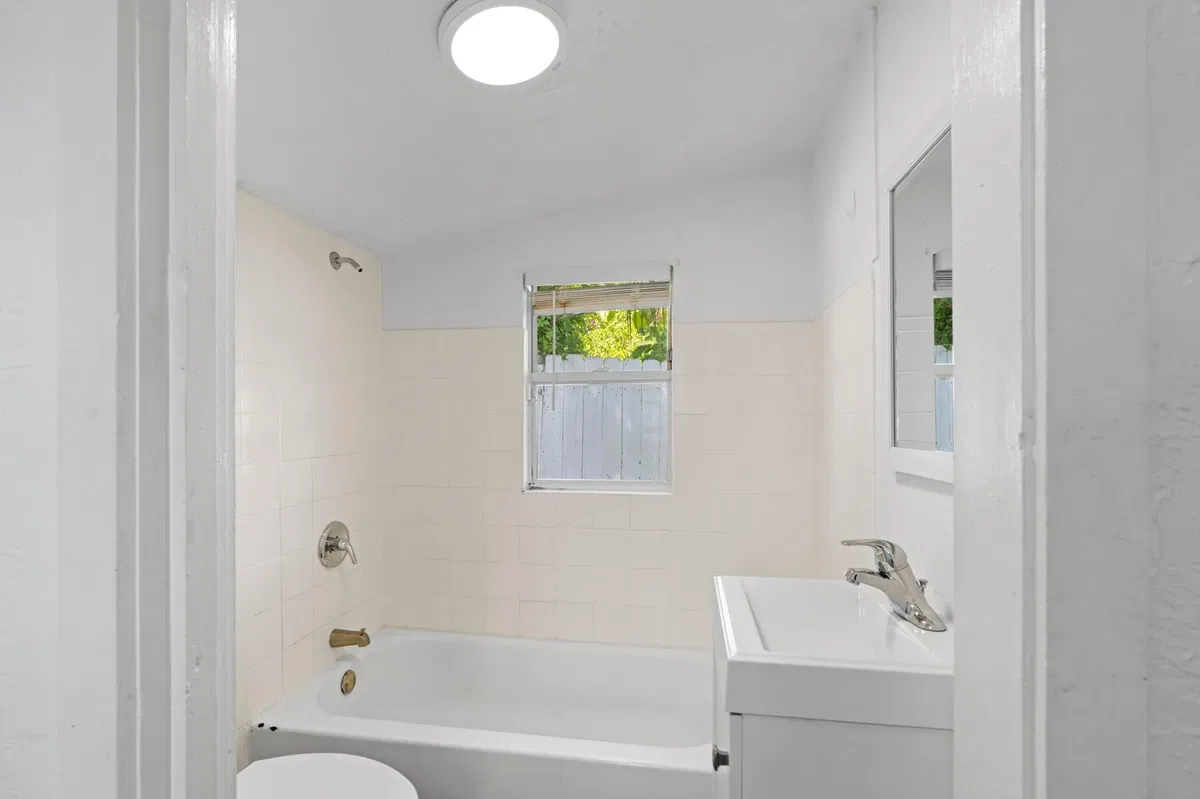 Old Northwood Residence photo 16