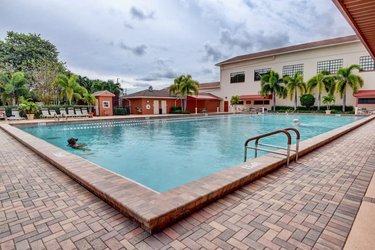 Residence photo 64