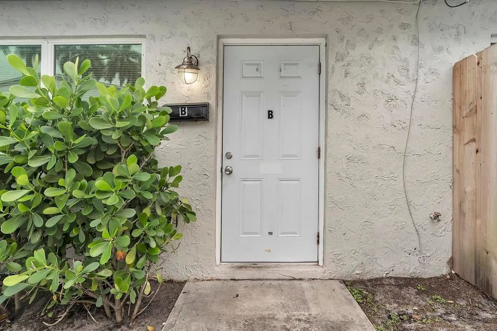 Downtown West Palm Beach Unit B photo 4