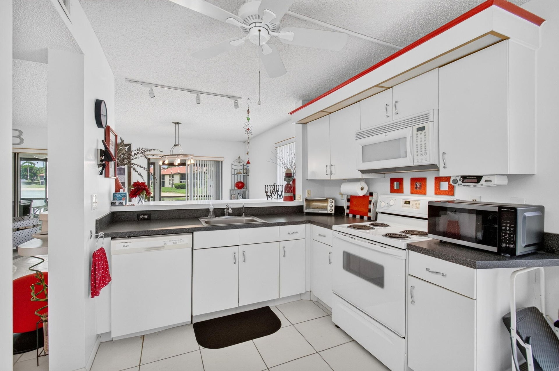Unit 102 photo 22
