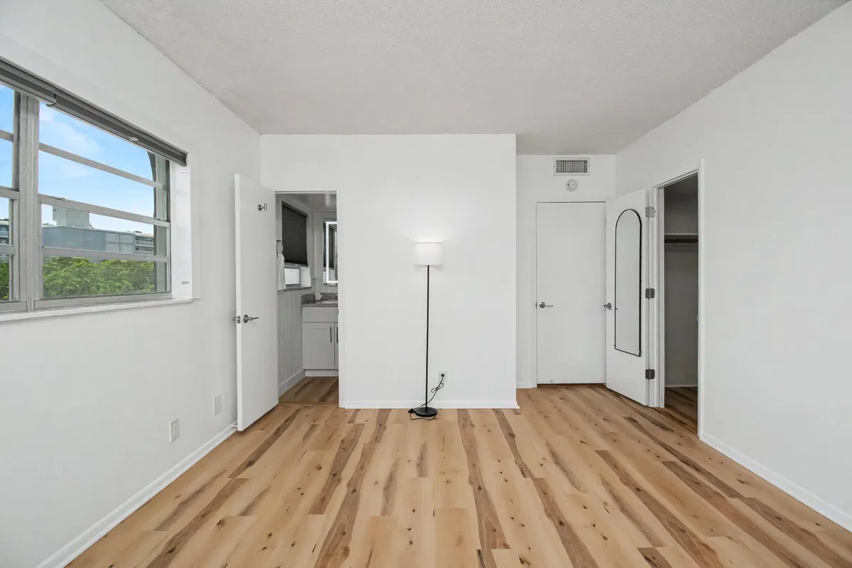 Unit 3140 photo 13