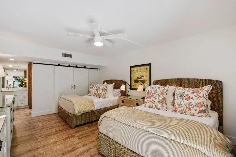 Unit 230 photo 13
