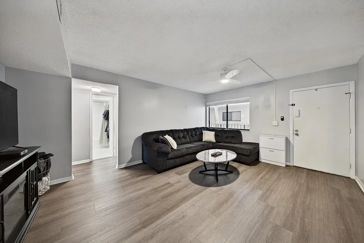 Unit 214 photo 7