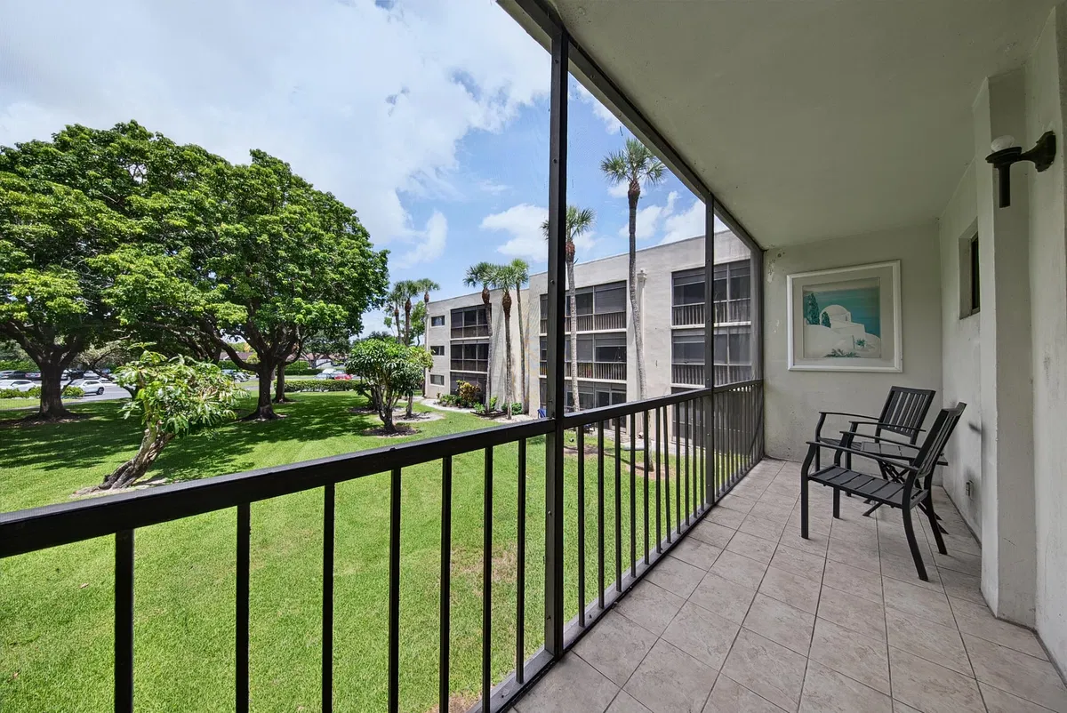 Unit 214 photo 22