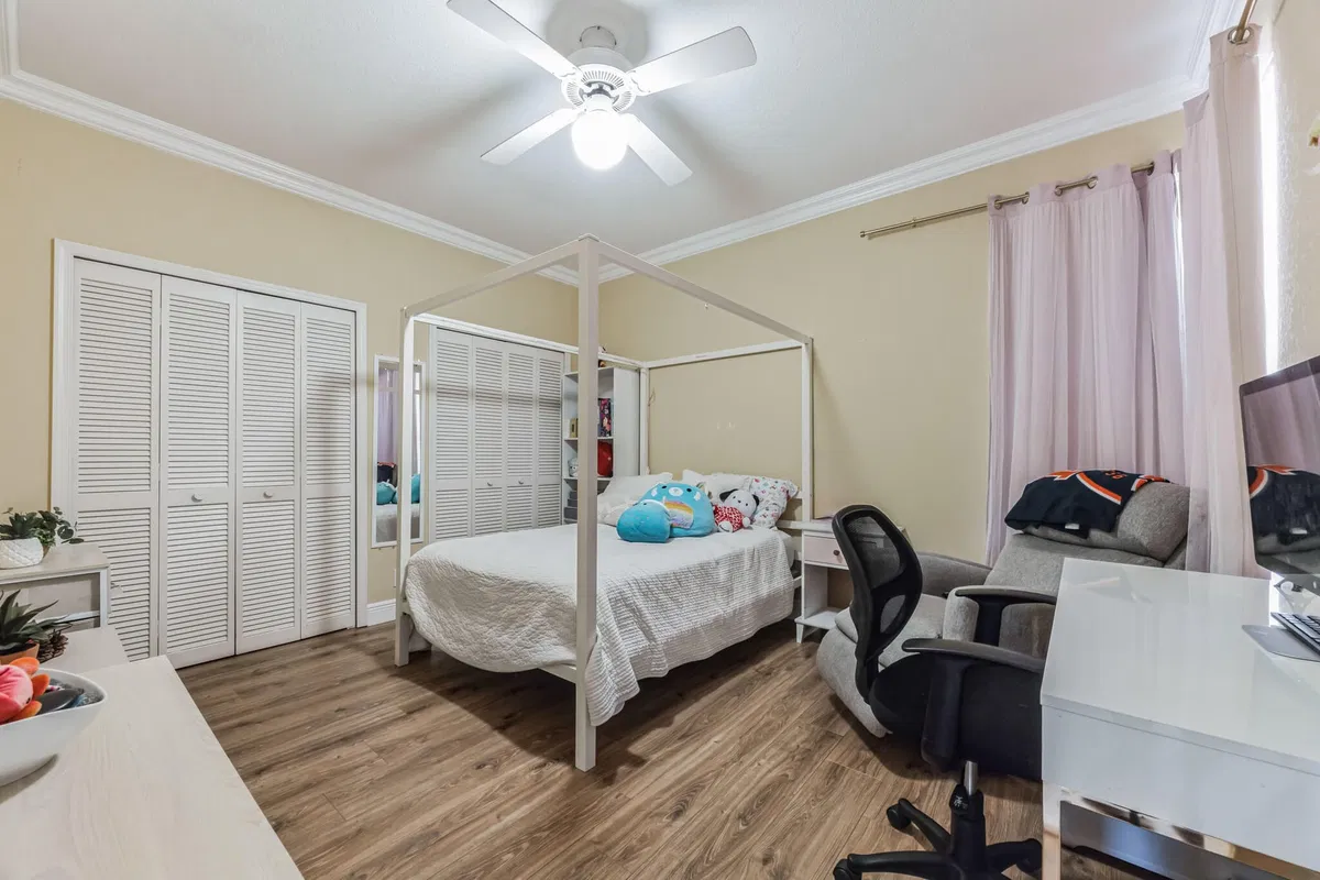 Residence photo 22