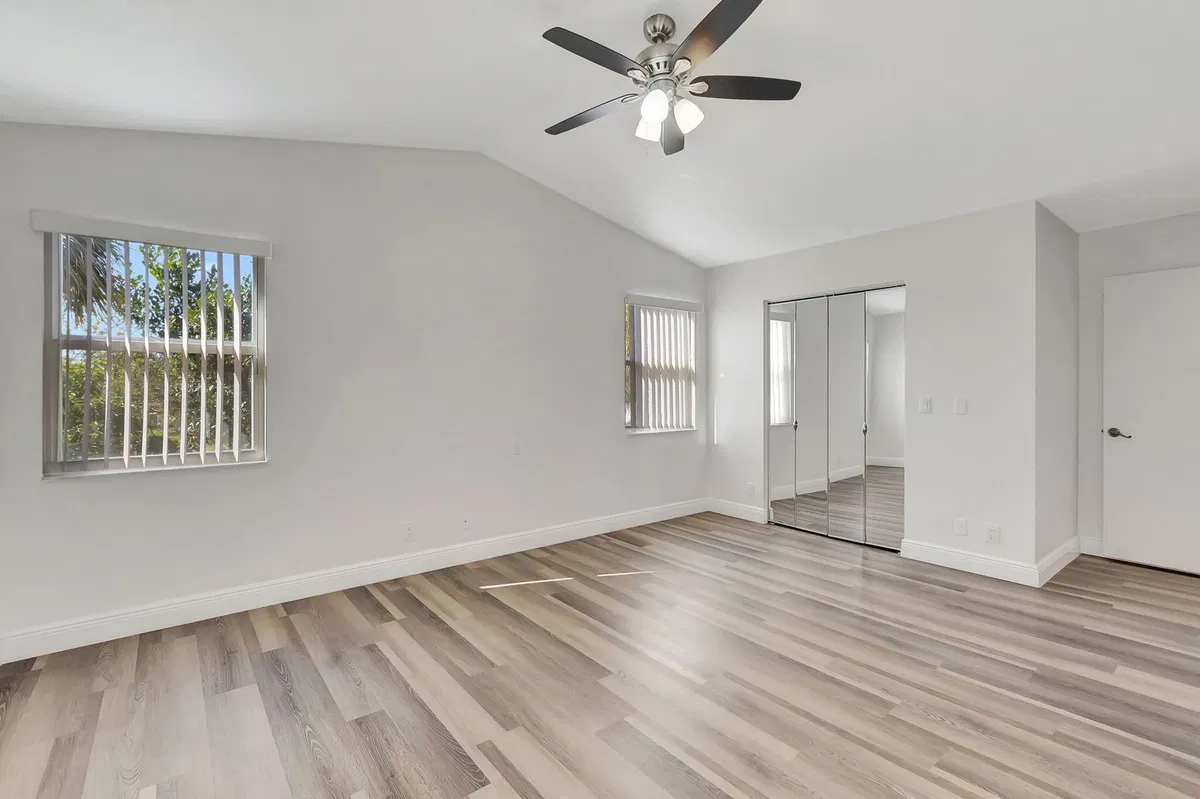Residence photo 4