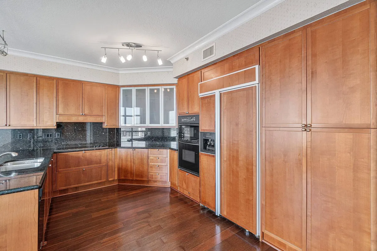  Unit 1503 photo 19