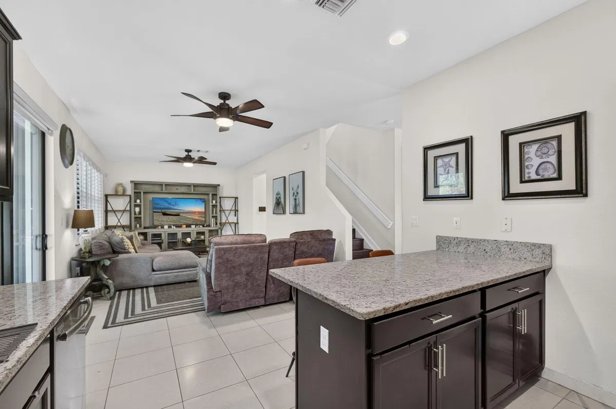 Residence photo 22