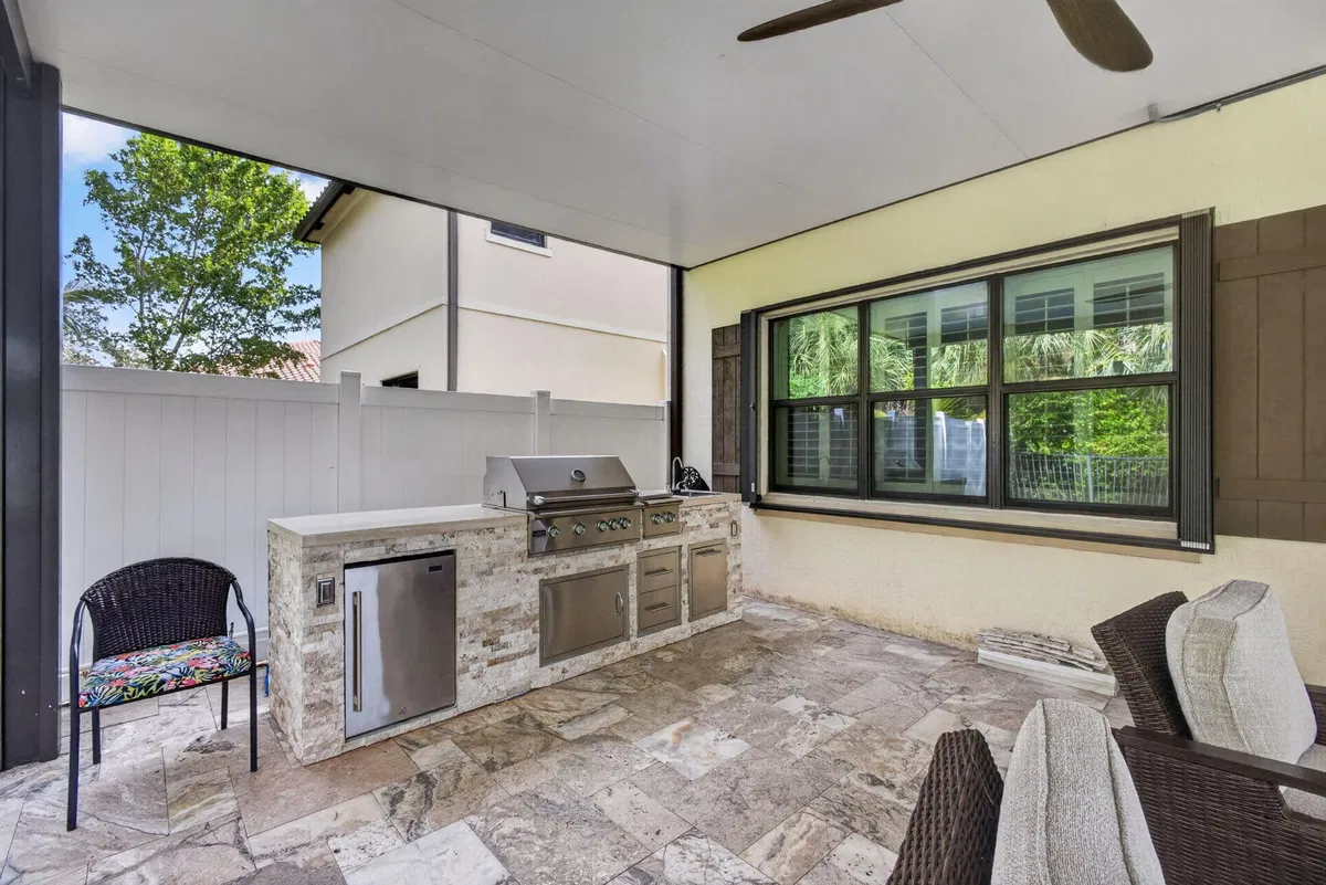 Residence photo 43