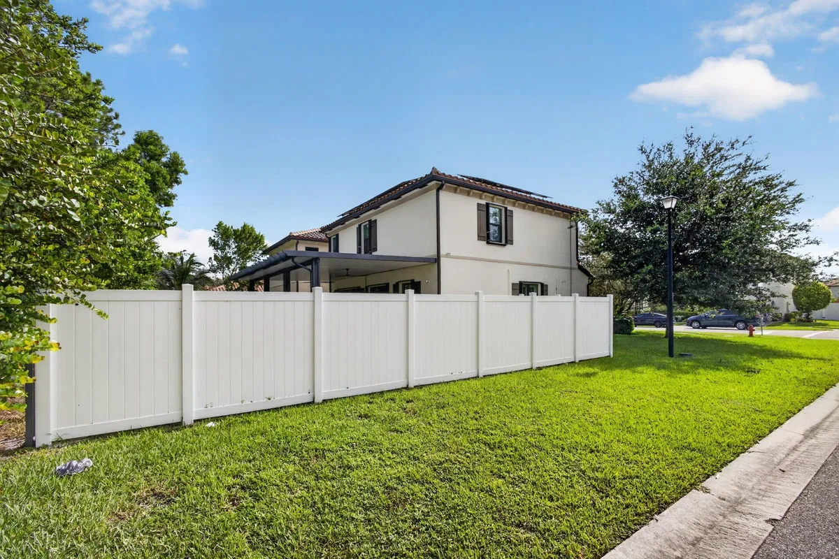 Residence photo 52