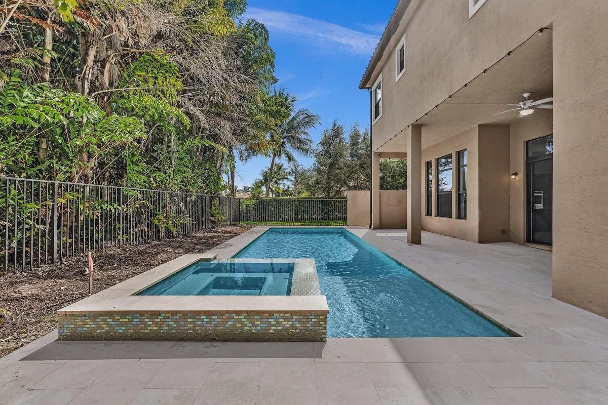 Residence photo 4