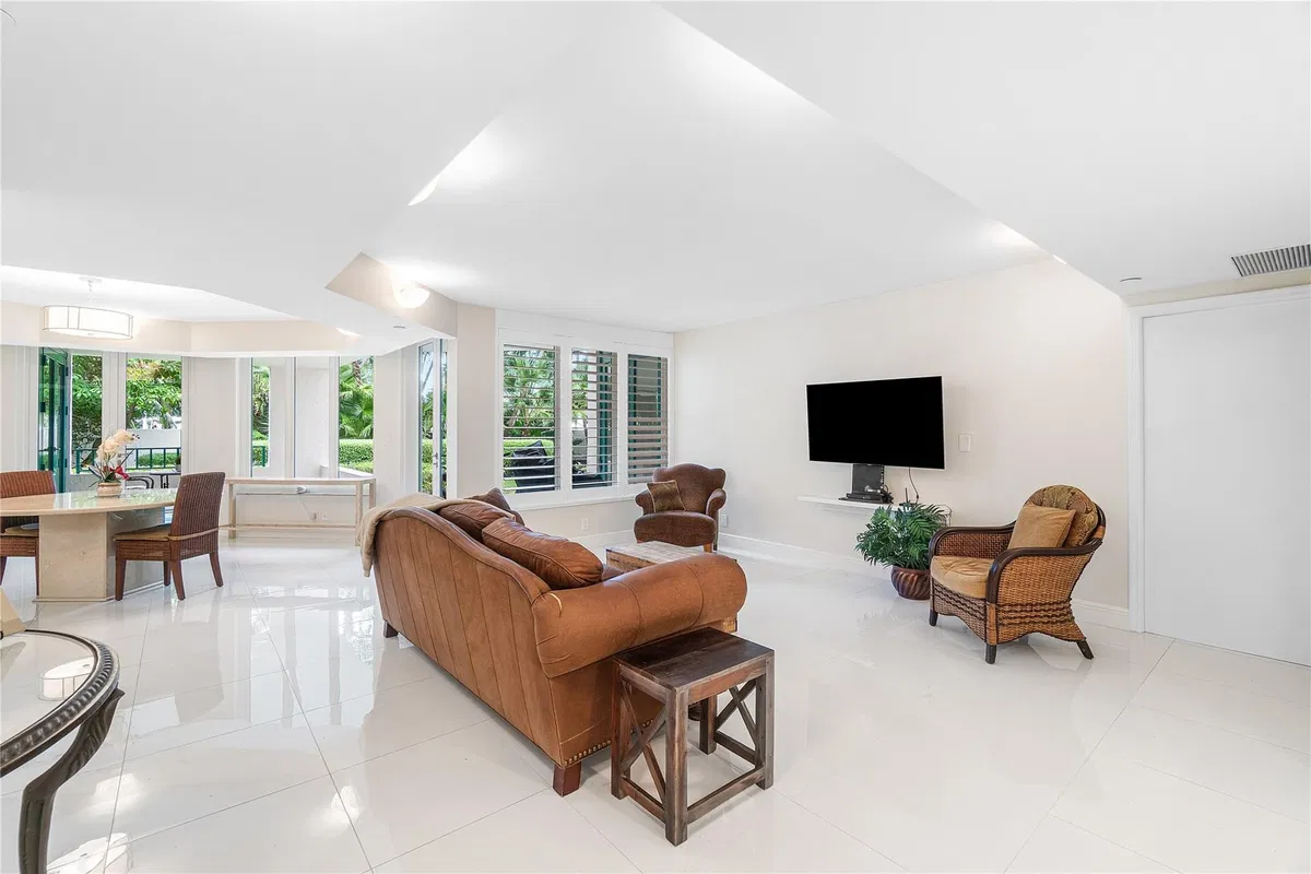 Mizner Court Unit 110 photo 7