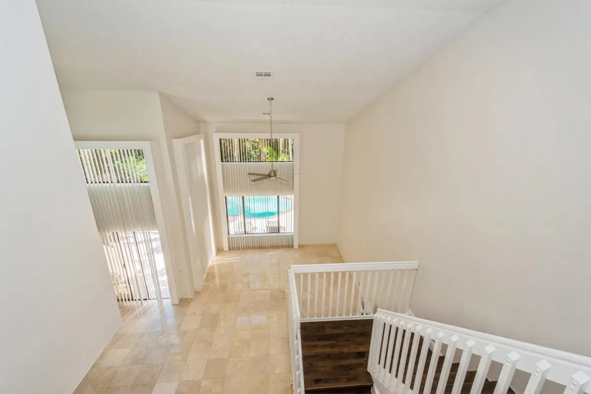 Residence photo 4