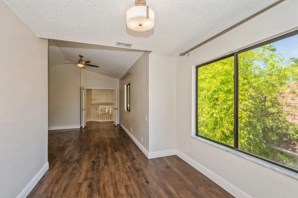 Residence photo 22