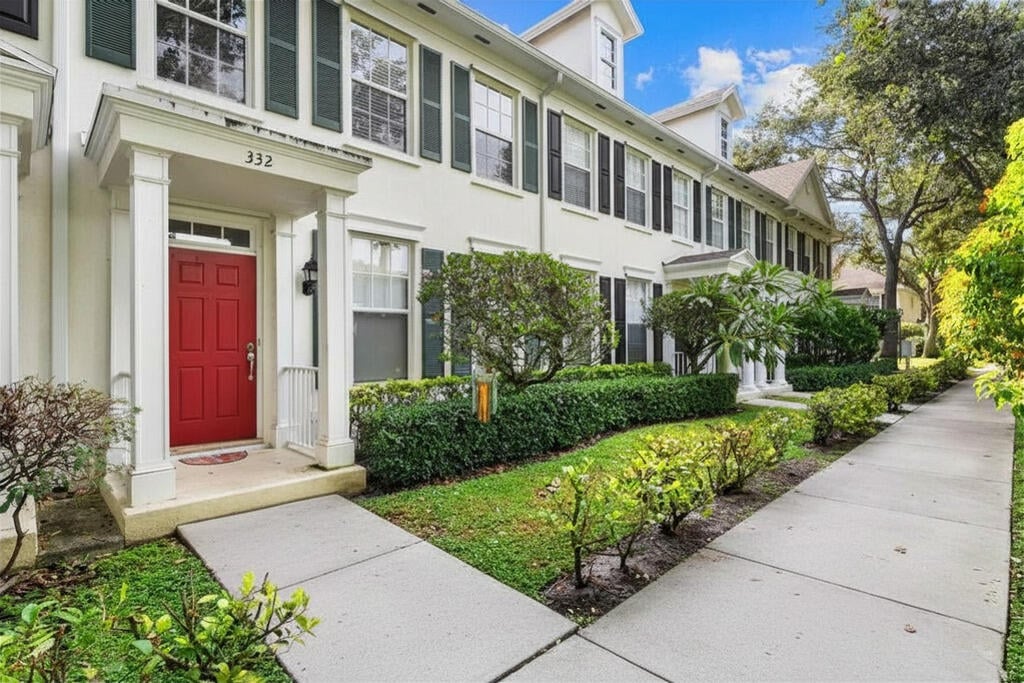 Charleston Court at Abacoa Residence