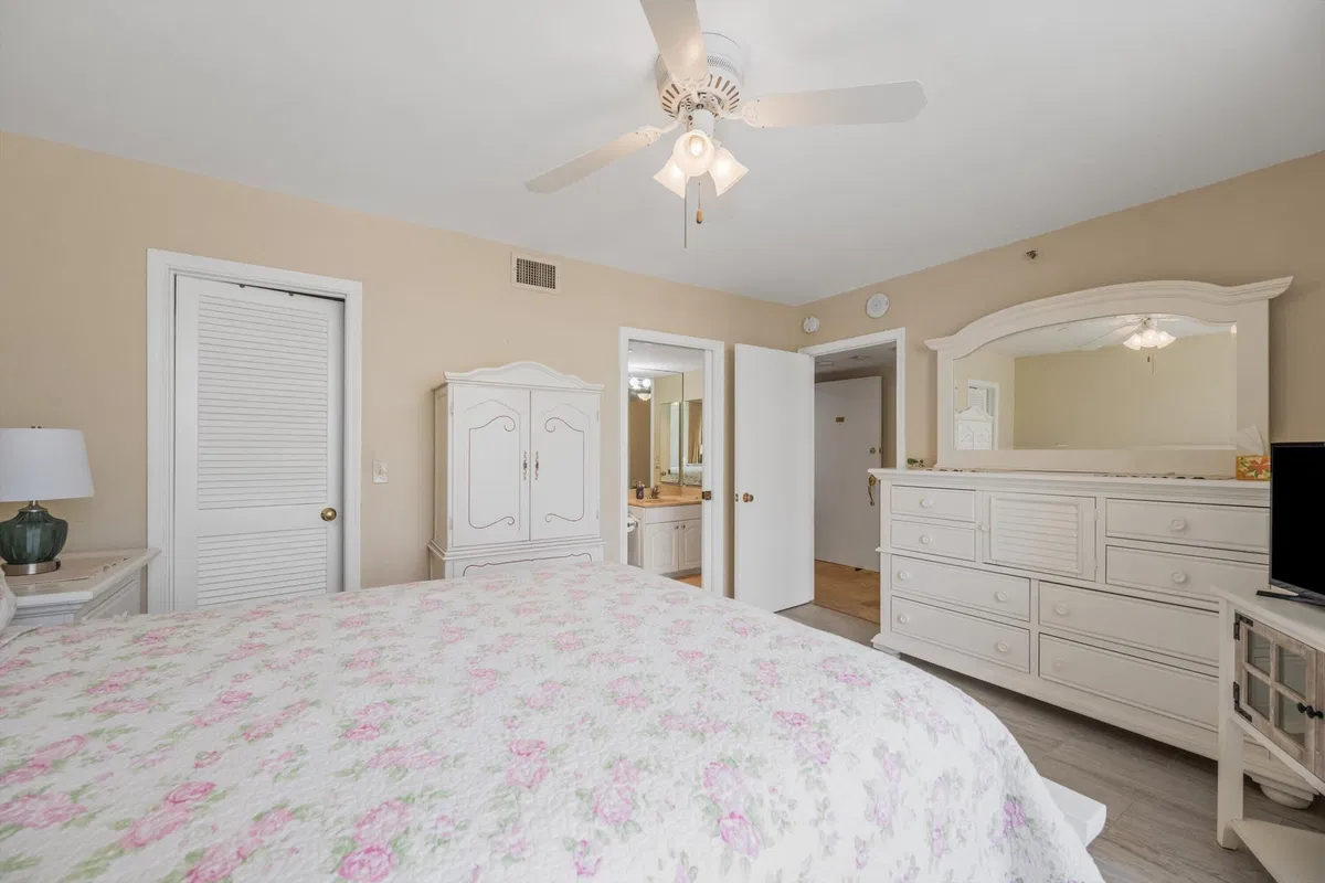 Unit 607 photo 19