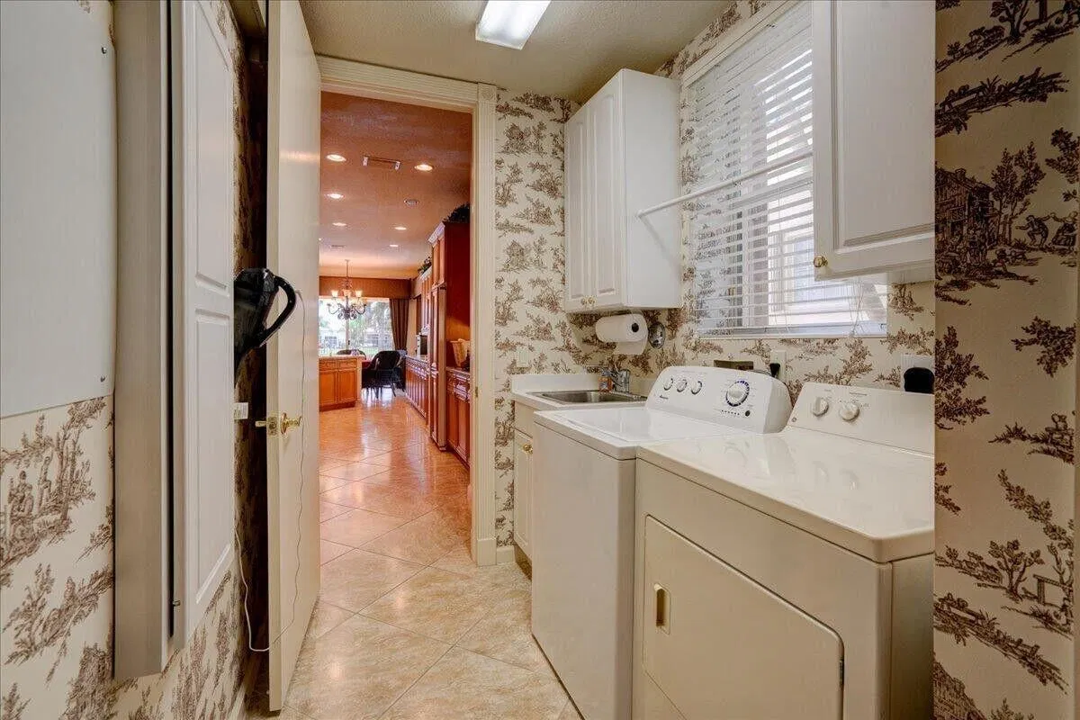 Residence photo 61