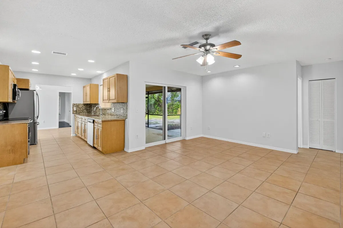Residence photo 19