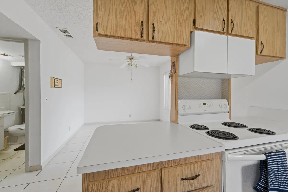 Unit 133 photo 4
