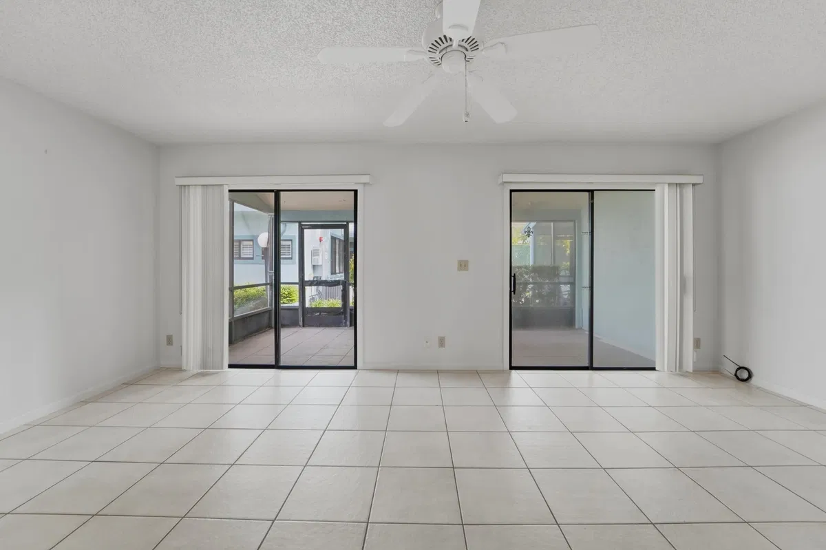 Unit 133 photo 7