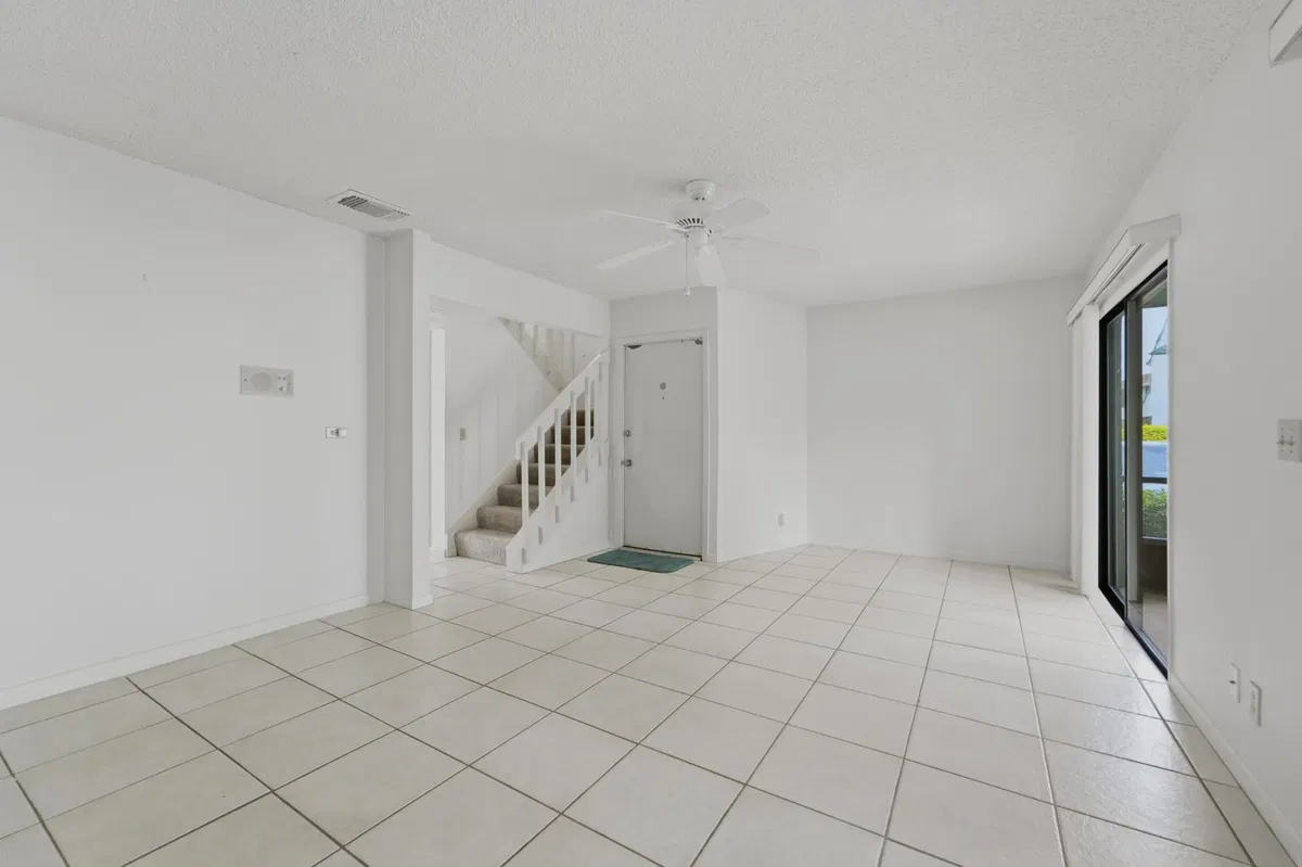 Unit 133 photo 10