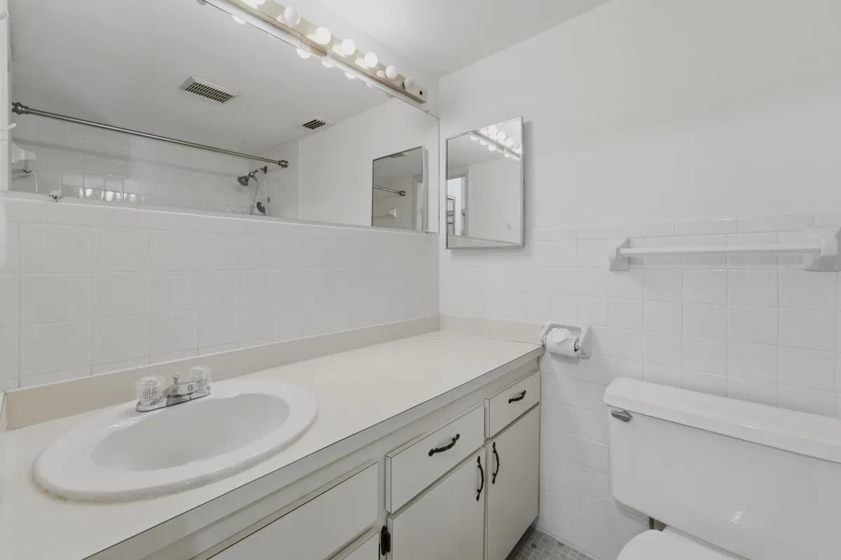 Unit 133 photo 19
