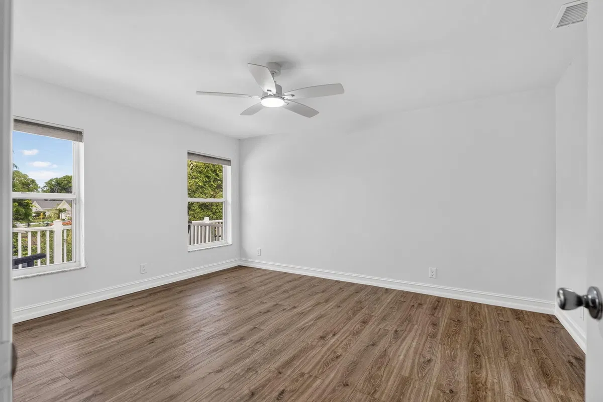 Residence photo 16