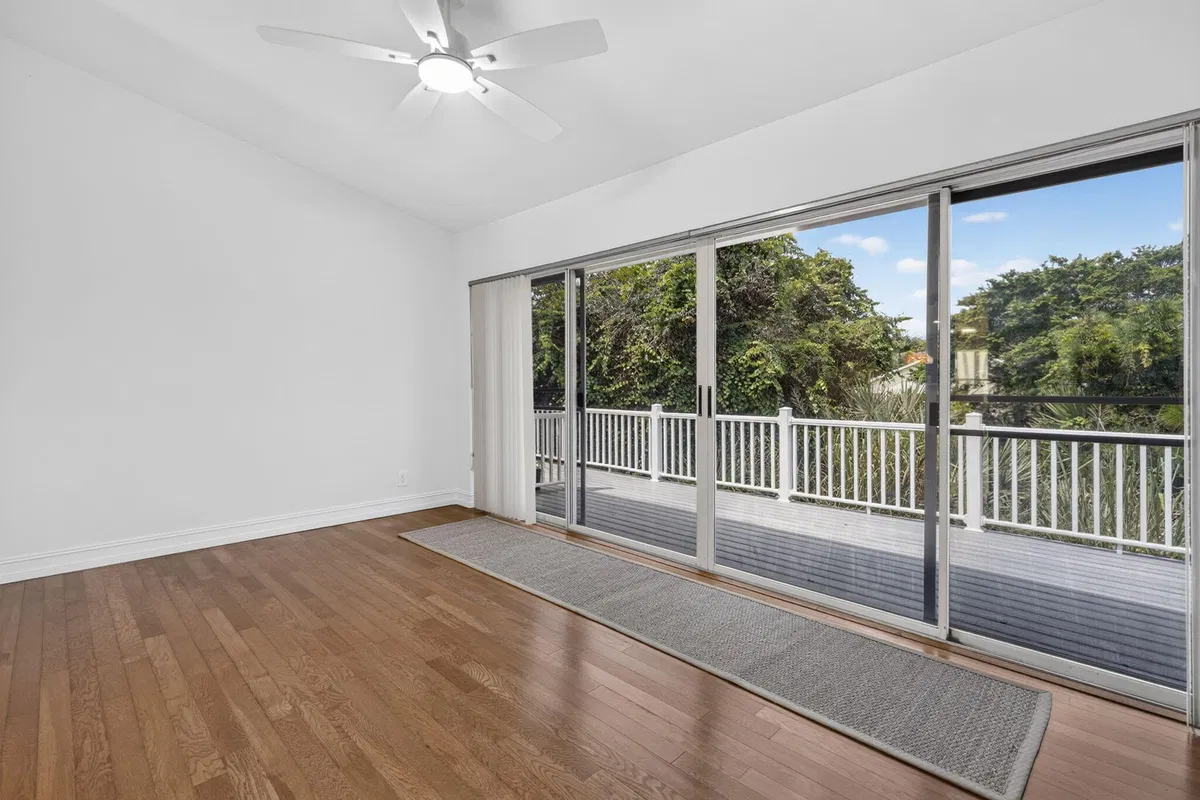 Residence photo 25