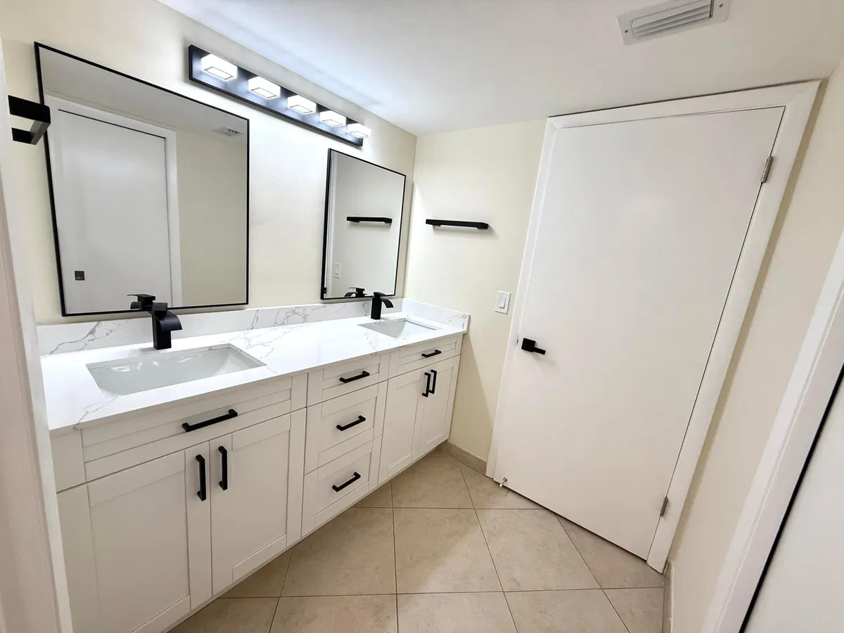 Unit 205 photo 10