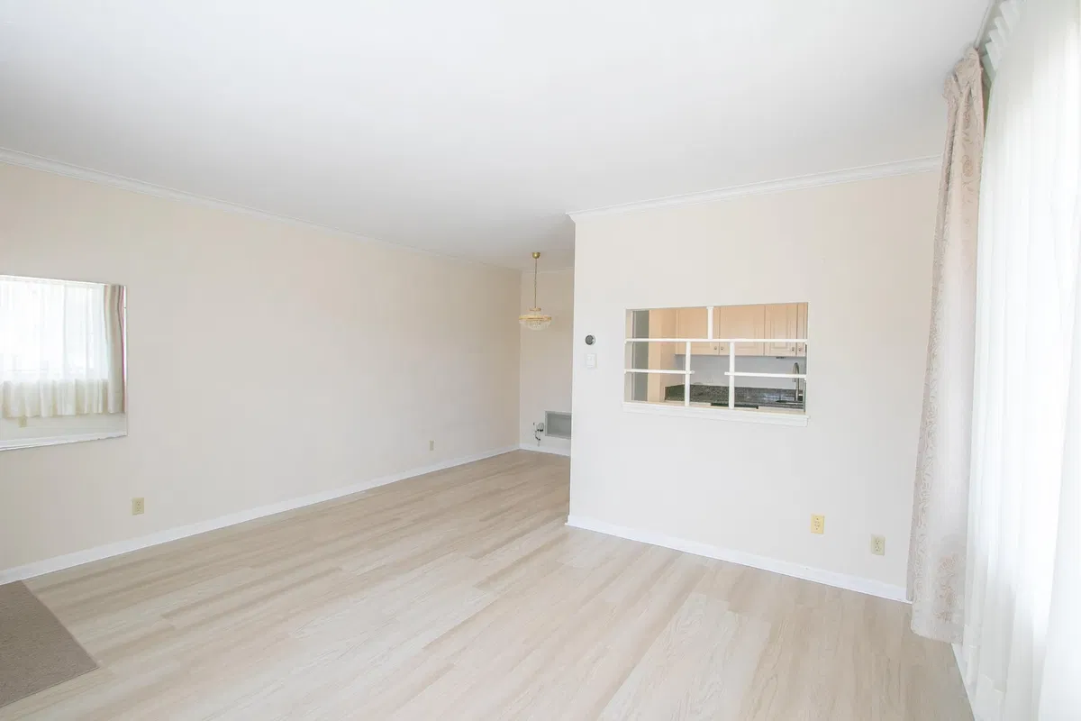 Unit 208 photo 7