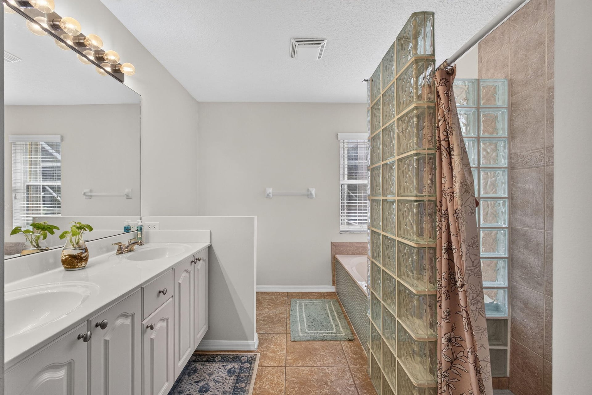 Residence photo 34