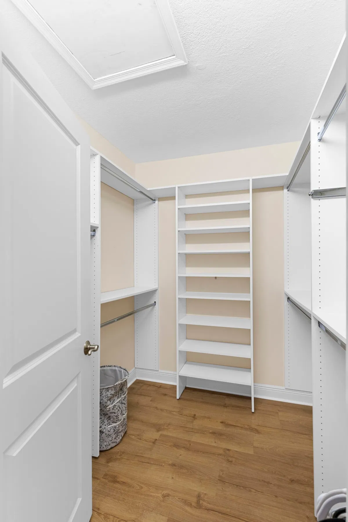 Unit E202 photo 19