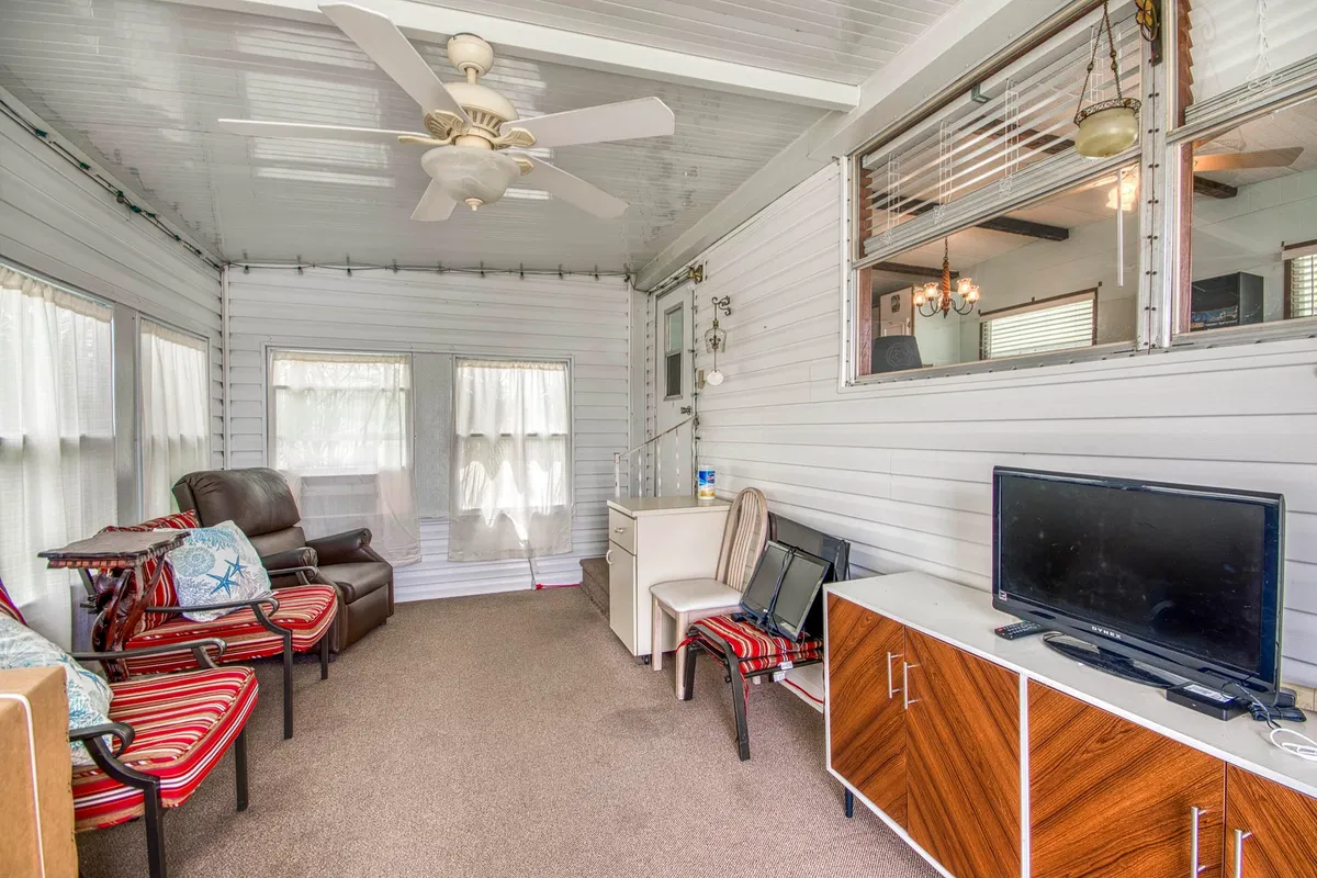 Residence photo 16
