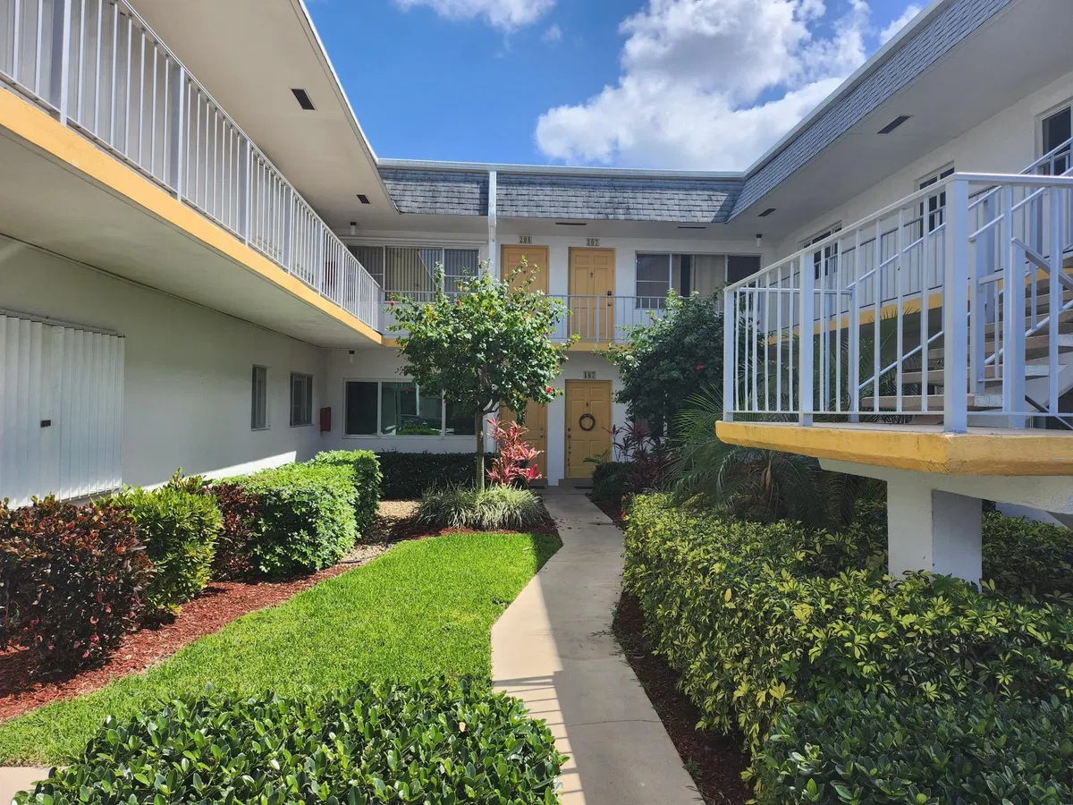 Unit 208 photo 31