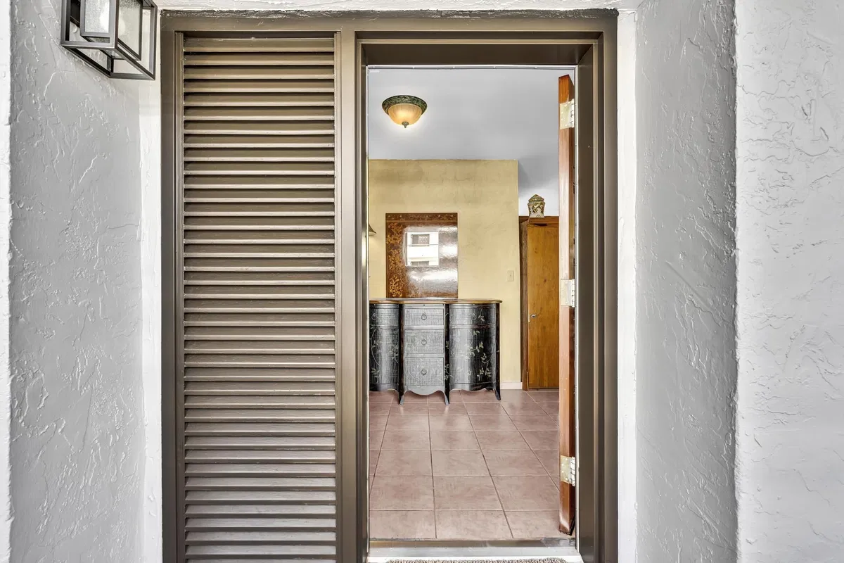 Unit 602 photo 10